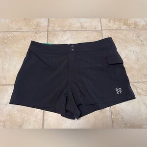 *NEW* Roxy Women's Boardshort Black Size XL SPF 50 Stretch , “scraped 1 button”
